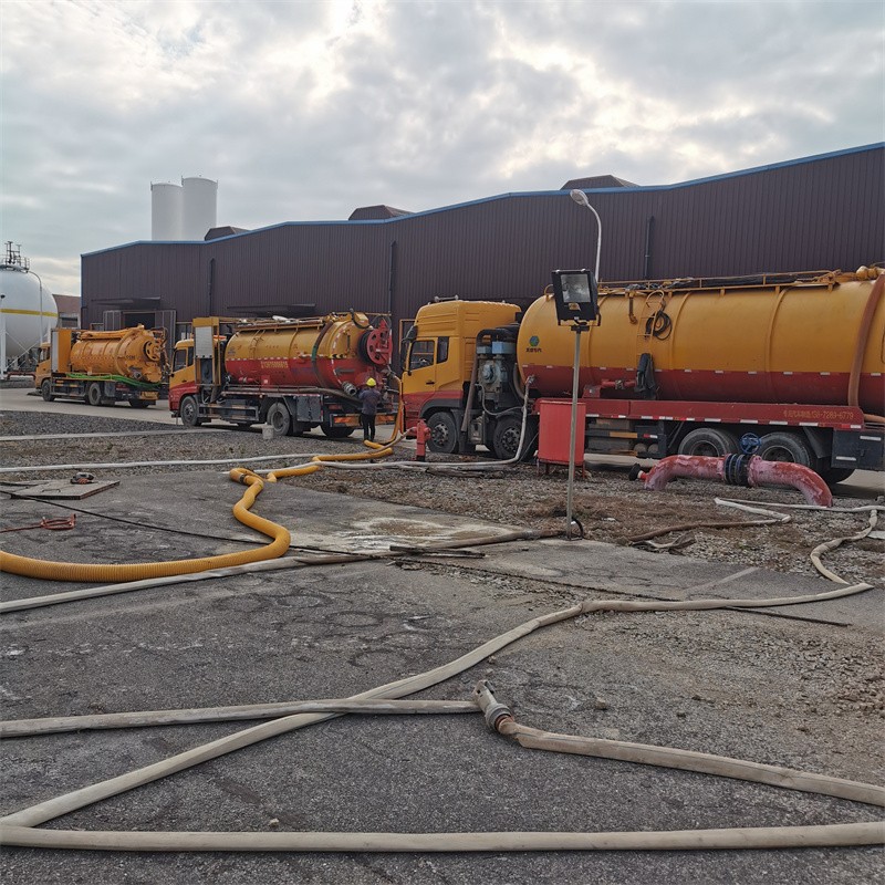 灵山污水池清理