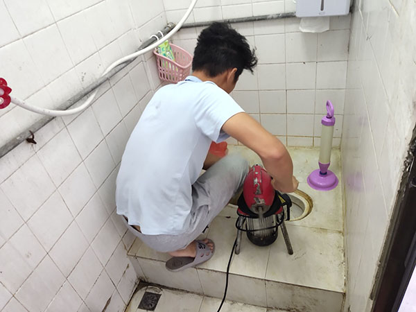 灵山肥皂掉到马桶里把马桶堵住了怎么办？马桶堵住了怎么办